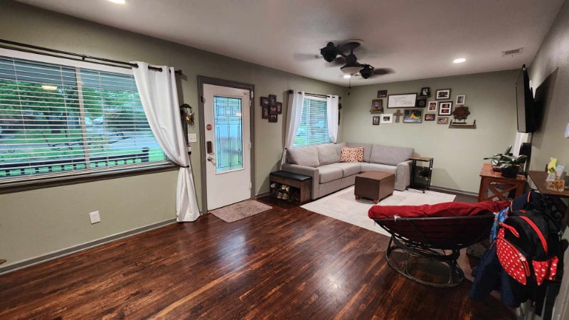 Building Photo - 906 Penrod Dr