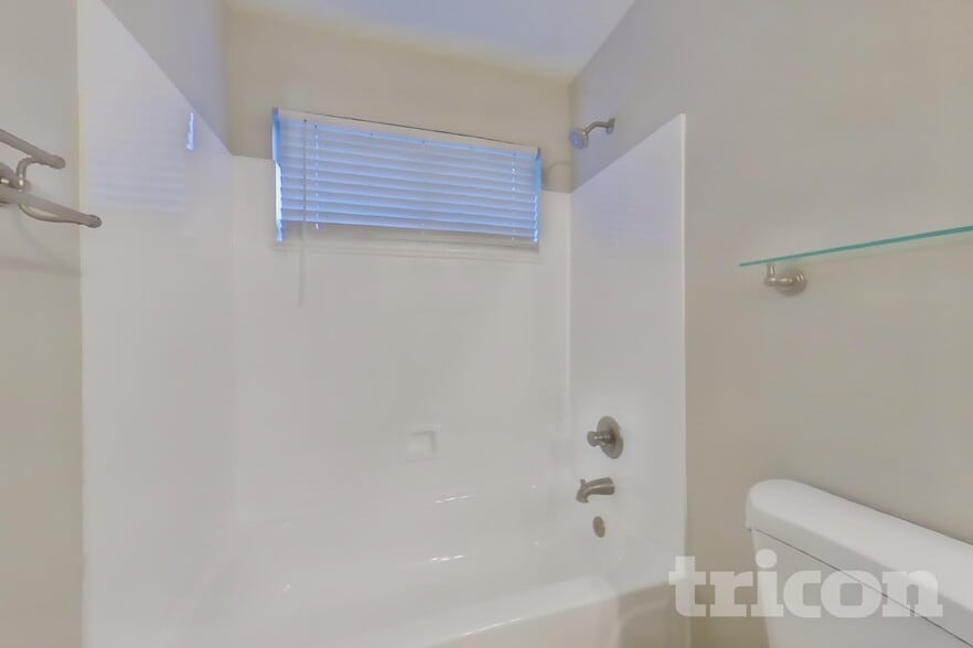 Building Photo - 16122 N 90th Ave