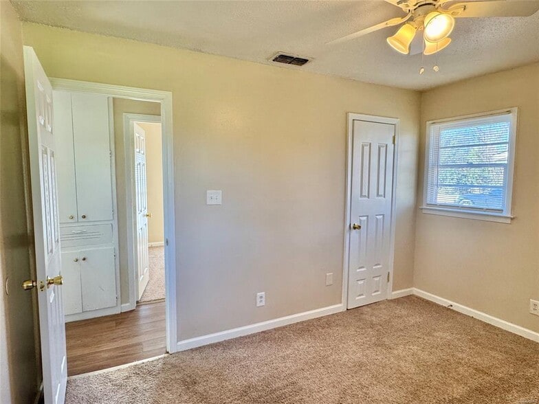 Building Photo - 641 Groveland Dr