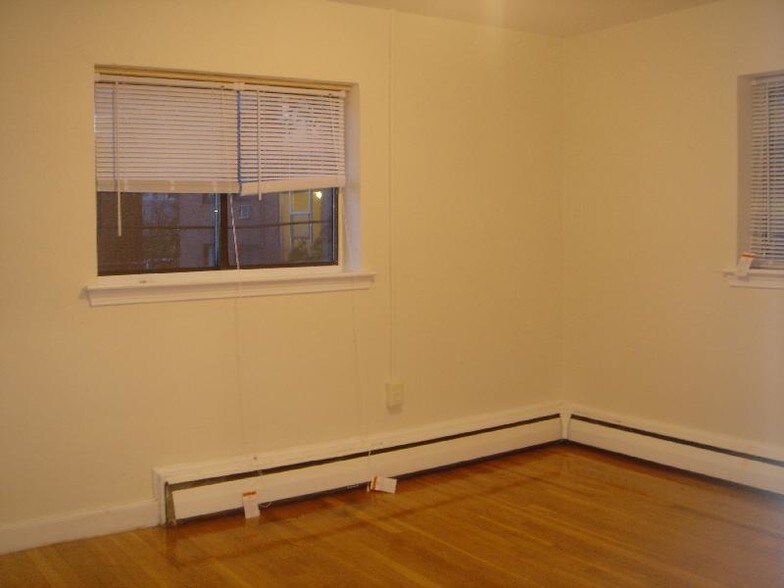 Building Photo - 2 President Terrace