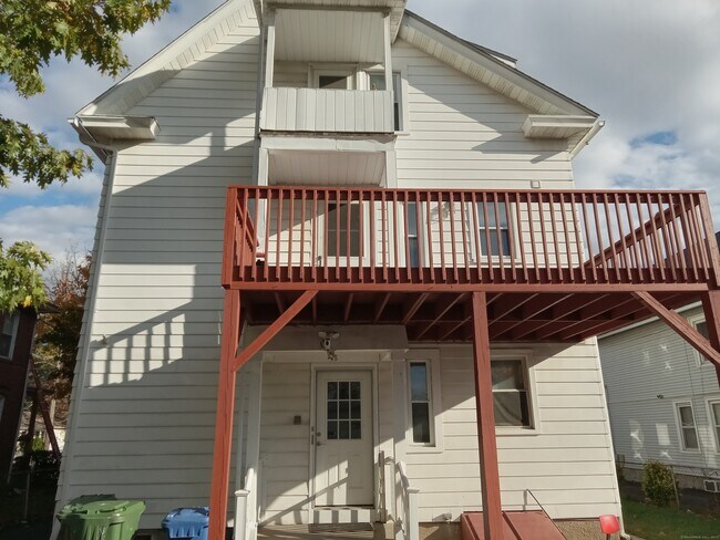 Building Photo - 109 S Cherry St