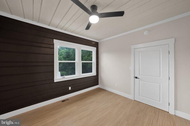 Building Photo - 71 Dreamland Park Dr