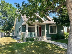 Building Photo - Adorable townhome for rent!