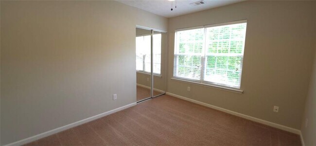 Building Photo - 137 Swanee Ln