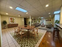 Building Photo - 1325 W Poplar St