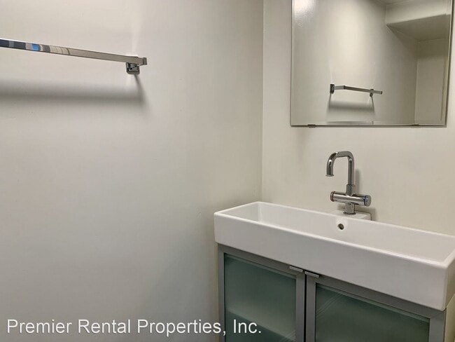 Building Photo - 2234 Brant St