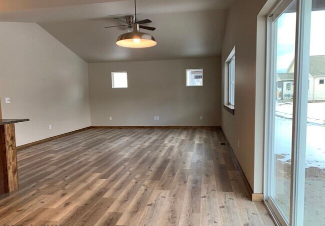 Building Photo - Spacious 3BR/2BA Home in Quiet Belgrade Neighborhood with Fenced Backyard & Garage