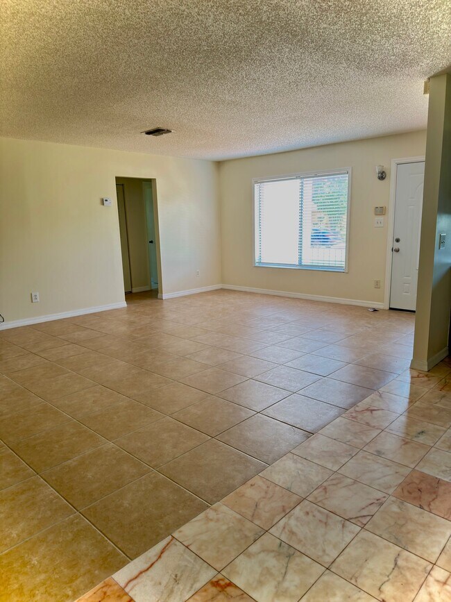 Building Photo - 10330 Galliard Blvd