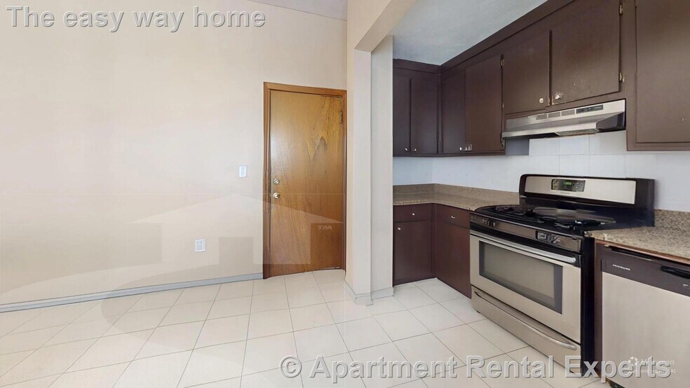 Building Photo - 240 School St