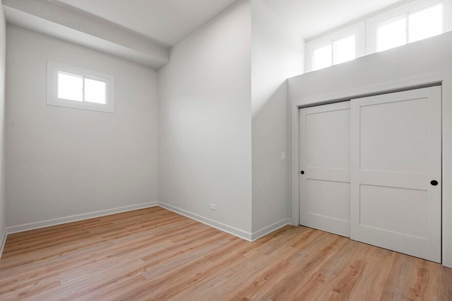 Building Photo - 3124 N California Ave