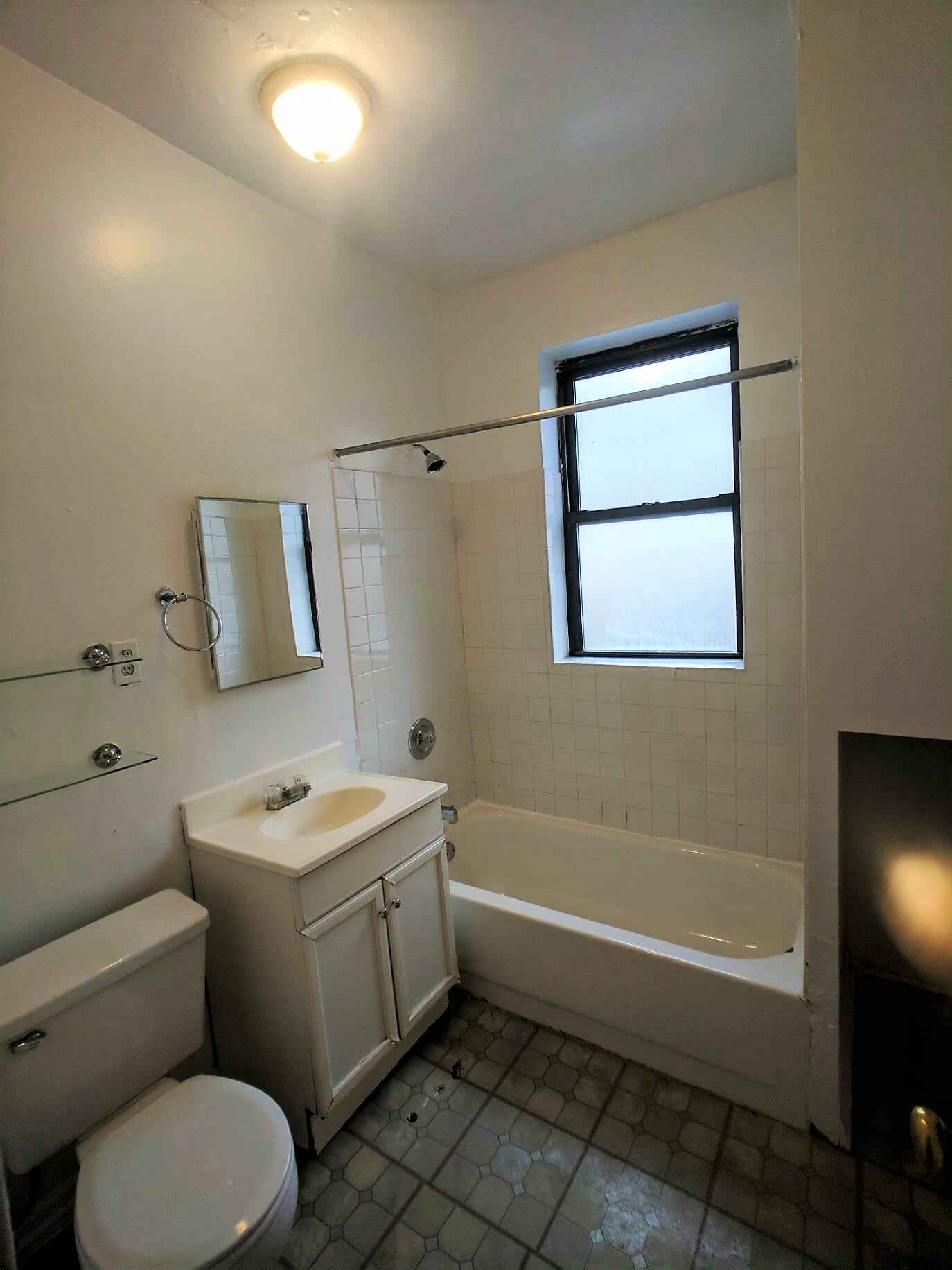 Building Photo - 812 W Waveland Ave