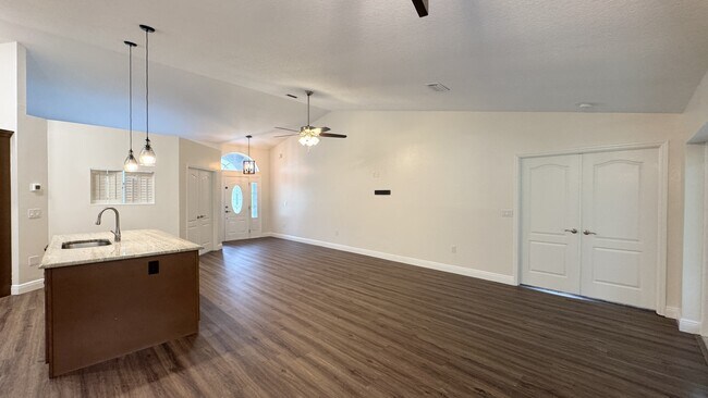 Building Photo - 616 Erin Way
