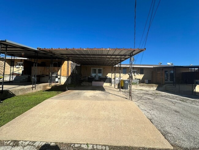 Building Photo - 74 NW Hills Dr