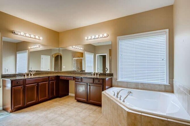 Building Photo - 934 Urban Ash Ct