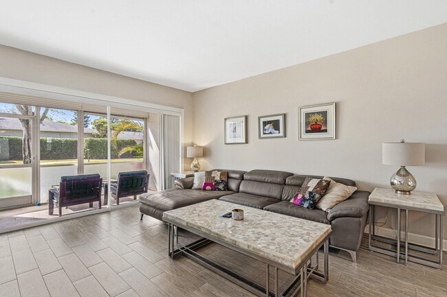 Building Photo - 2440 SW 22nd Ave