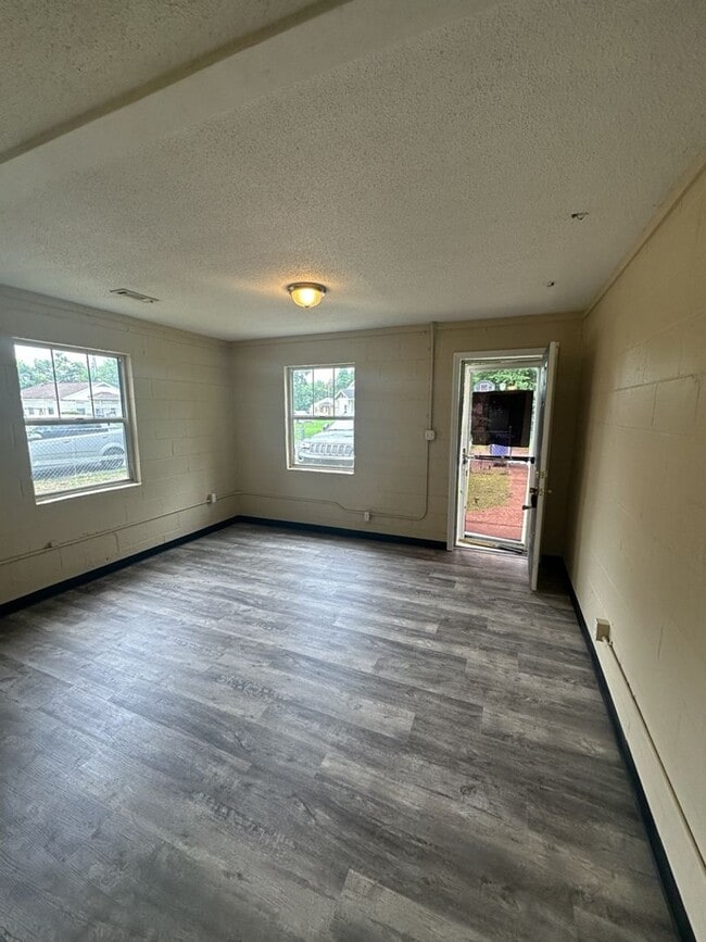 Building Photo - 1529 Mountain View Ct