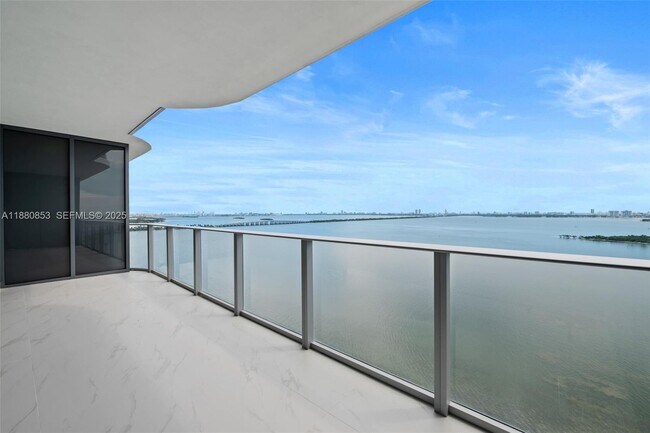 Building Photo - 700 NE 24th St