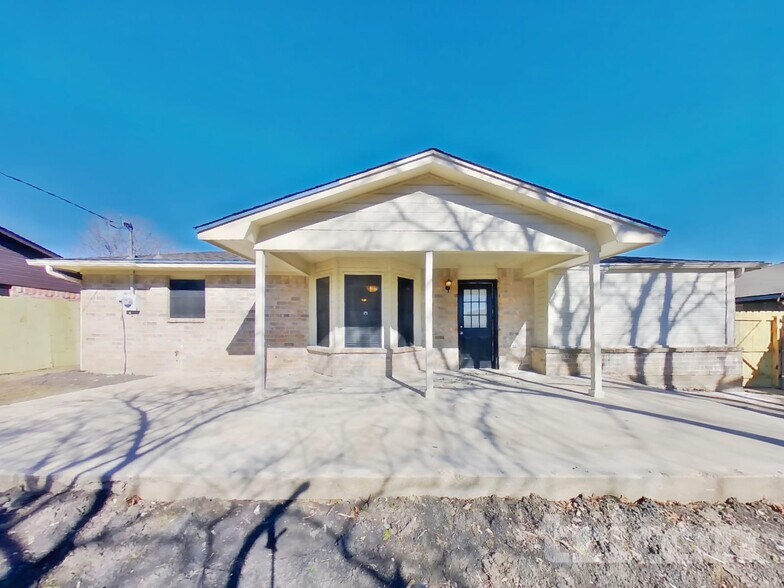 Building Photo - 921 Loganwood Dr