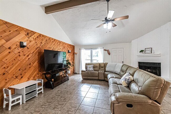 Building Photo - 21306 Castlemont Ln