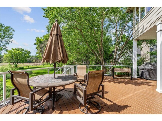 Building Photo - 6210 Deerwood Cir N