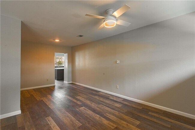 Building Photo - 6810 Willamette Dr