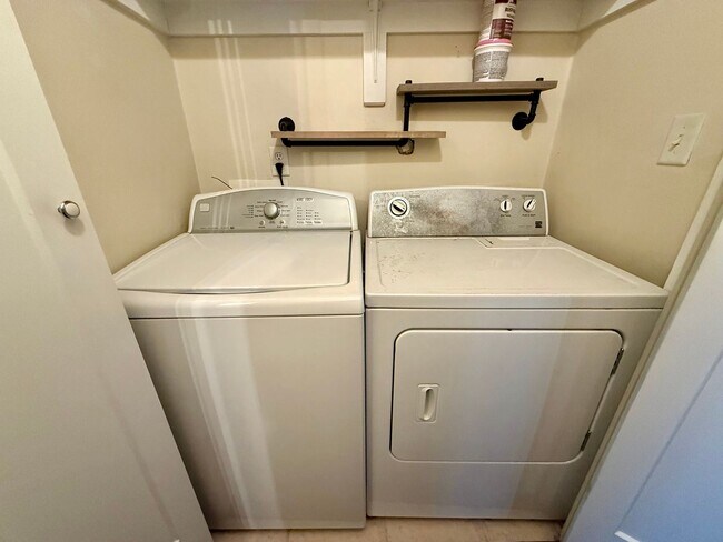 Building Photo - Spacious 3 bedroom condo minutes to the Oceanfront!