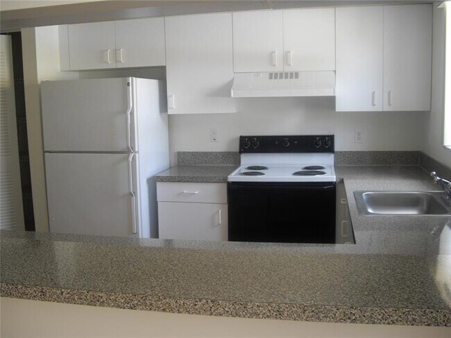 Building Photo - 751 N Pine Island Rd