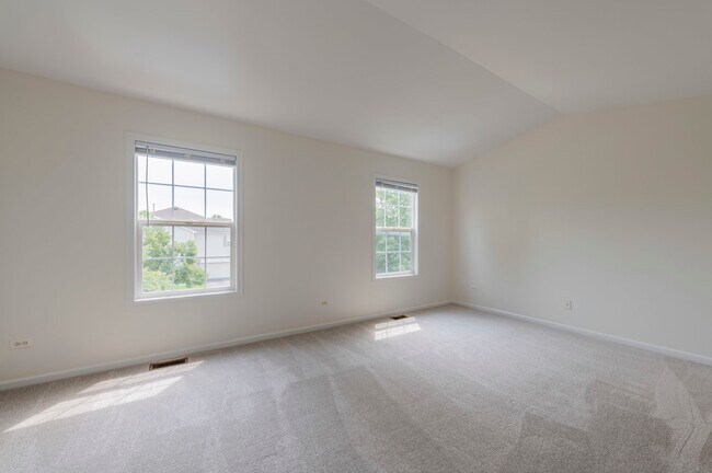 Building Photo - 1226 Bradley Cir