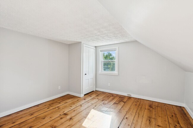 Building Photo - 140 Sawyer St