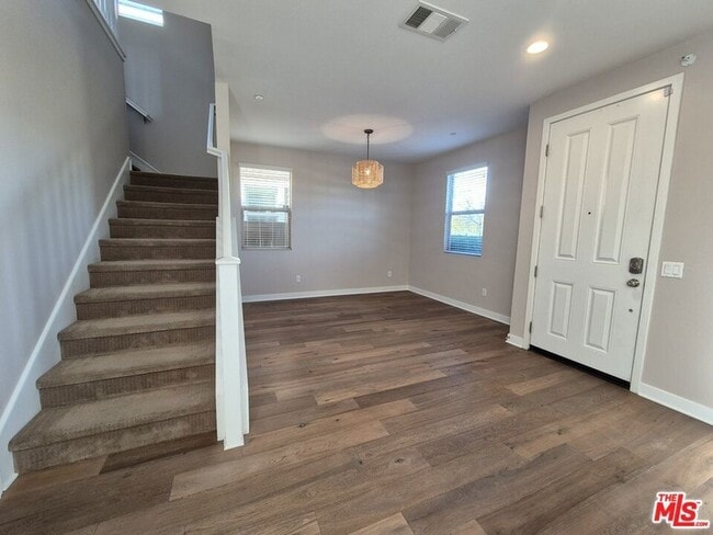 Building Photo - 383 Silk Tree Ave