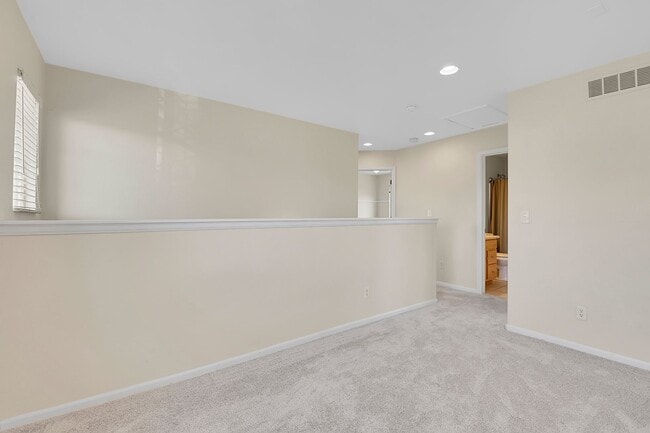 Building Photo - 3 bedroom, 2 bath home with 2 car garage in Highlands Ranch