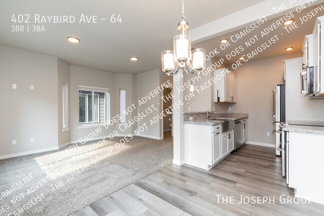 Building Photo - 402 Raybird Ave