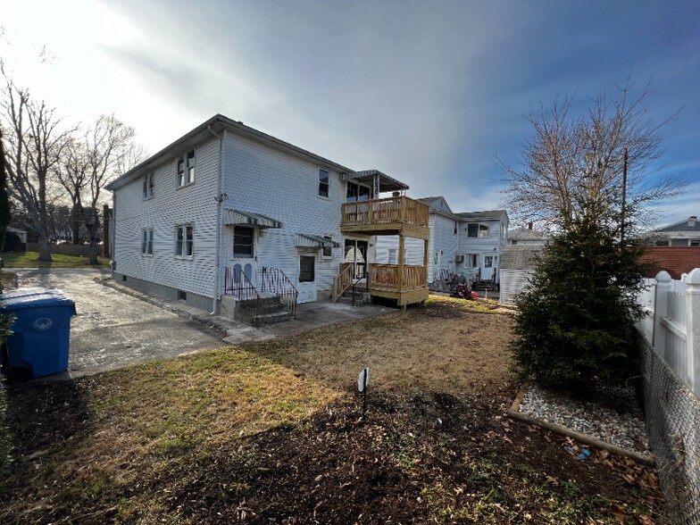 Building Photo - 163 Oakland Ave