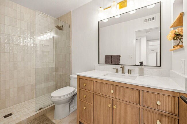 Building Photo - 179 Gran Via