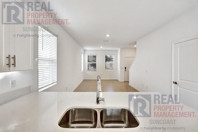 Building Photo - 8700 Daybreak St