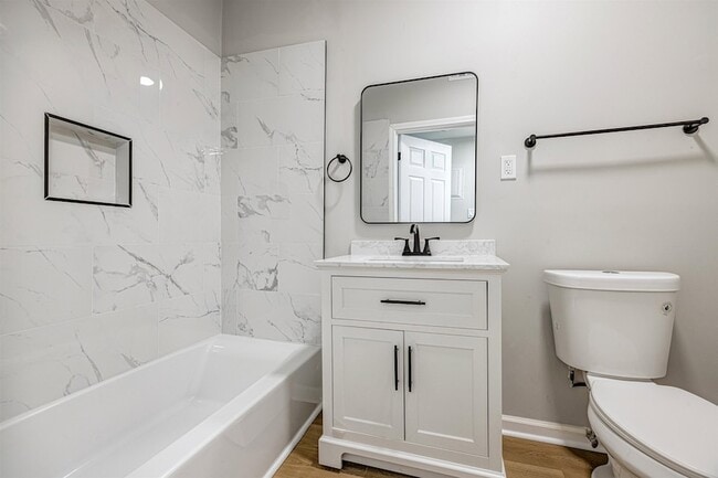 Building Photo - 2395 Forrest Avenue Unit 4