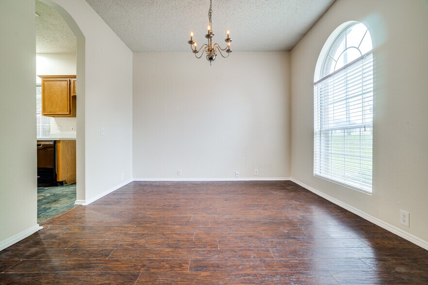 Formal Dining room - 3607 Creekview Ct