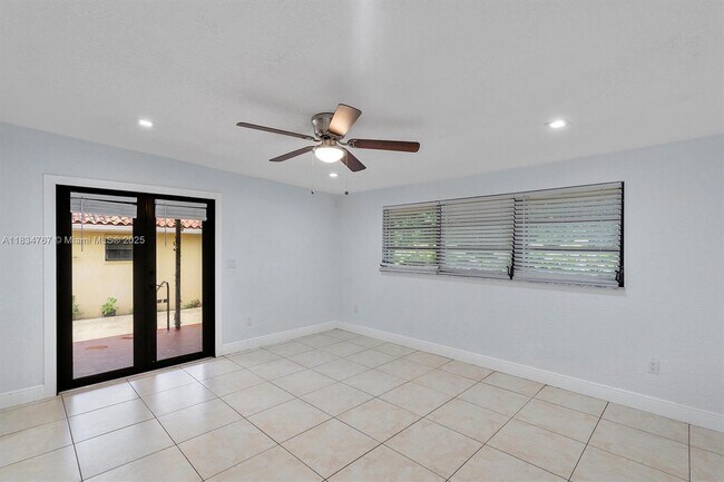 Building Photo - 6534 SW 27th St