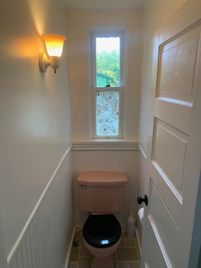 Building Photo - Two Bedroom Victorian Home For Rent in the Brooklyn Neighborhood!