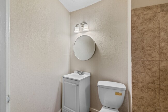 Building Photo - 4811 Oakland St