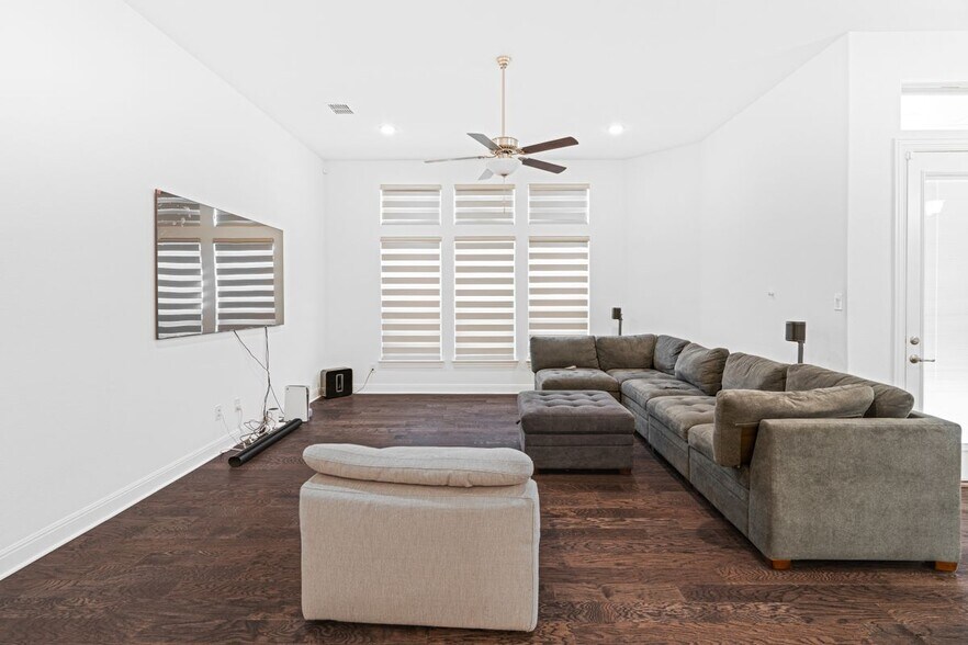 Building Photo - 3037 Sage Ranch Dr