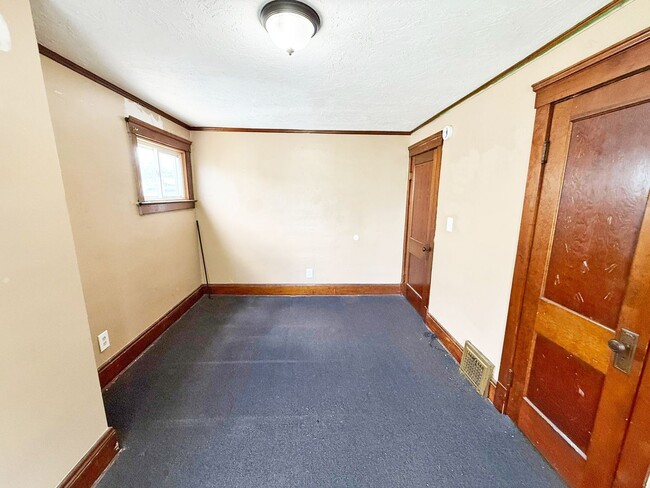Building Photo - 3 BED 1 BATH BEAUTIFUL SINGLE FAMILY HOME ...