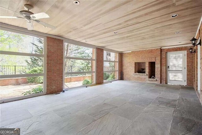 Building Photo - 460 Ivy Park Ln NE
