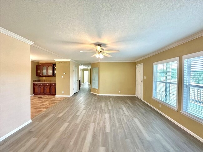 Building Photo - 831 Country Club Rd