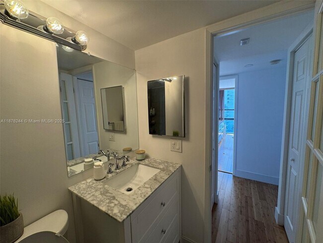 Building Photo - 600 NE 36th St