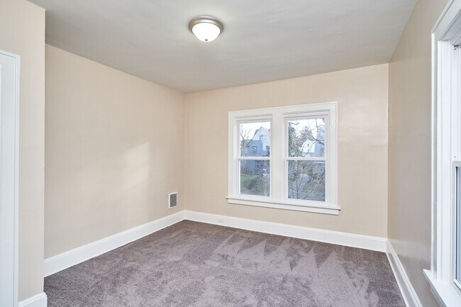 Building Photo - Large Firestone 4 Bed Brick Home