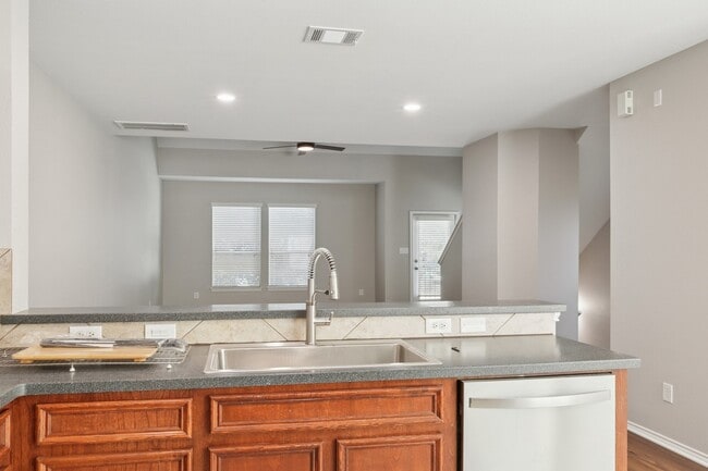 Building Photo - 1401 Paige St