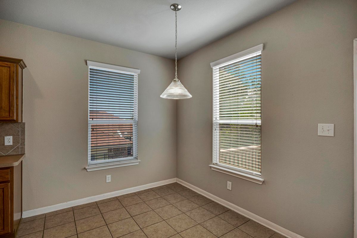 Building Photo - 606 Buckle Ct