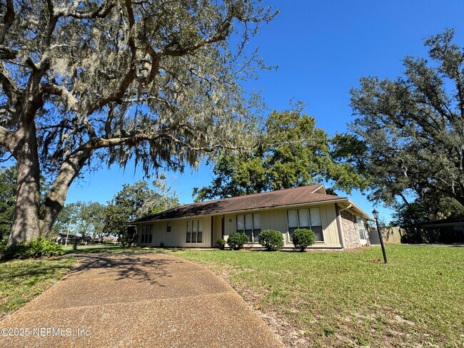 Building Photo - 2052 Pompano Pkwy