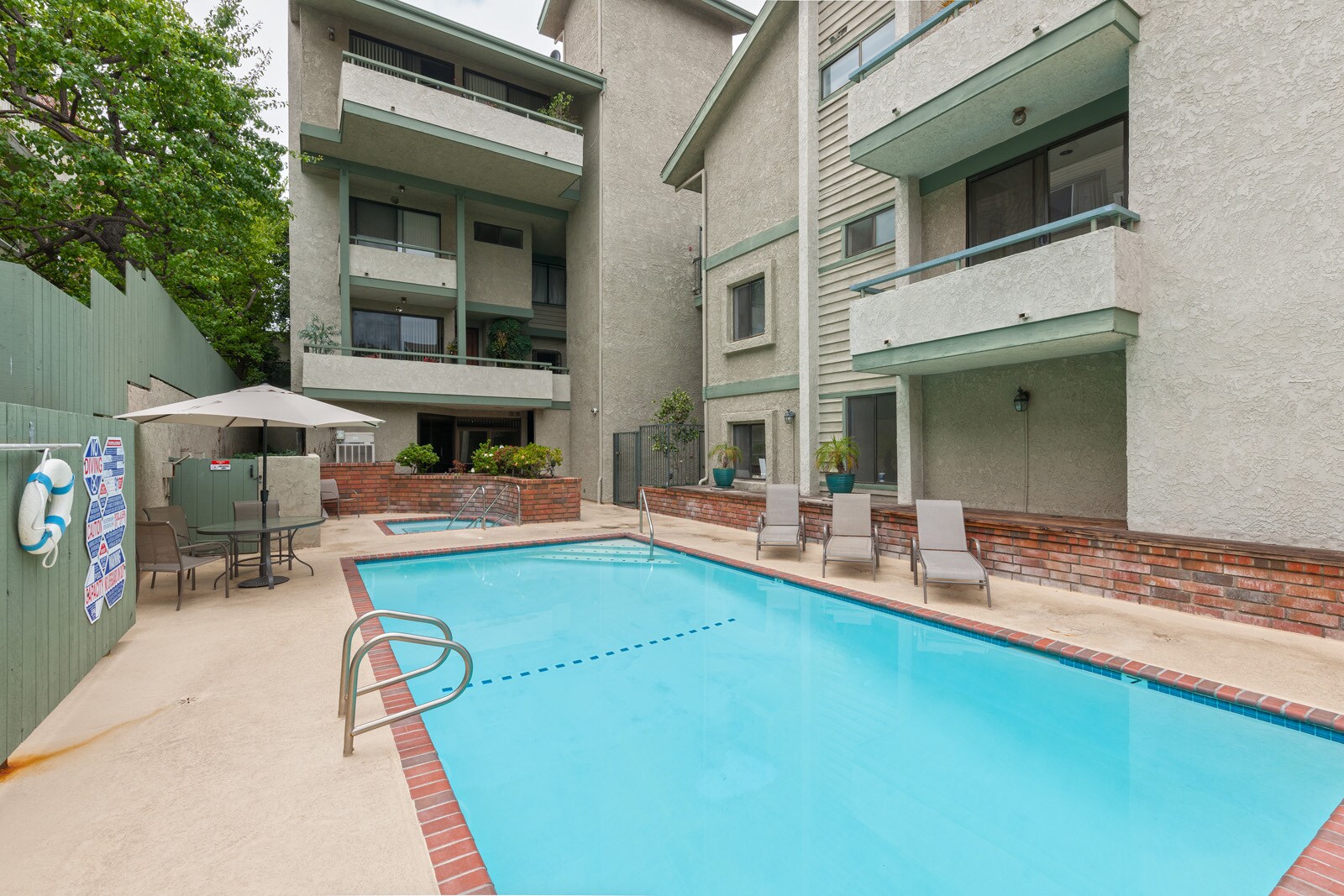 Building Photo - 2663 Centinela Ave